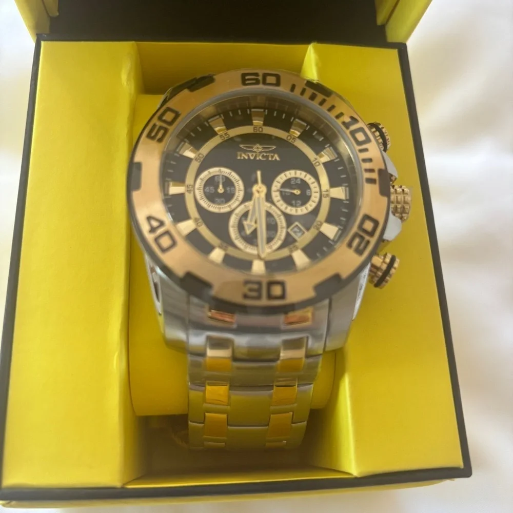 Men’s Stunning Invicta Pro Diver Quartz‎ Chronograph Quartz Dial Watch